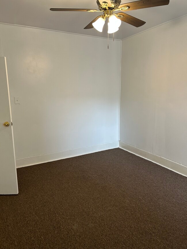 Building Photo - 5447 Sansom St Unit 2nd floor