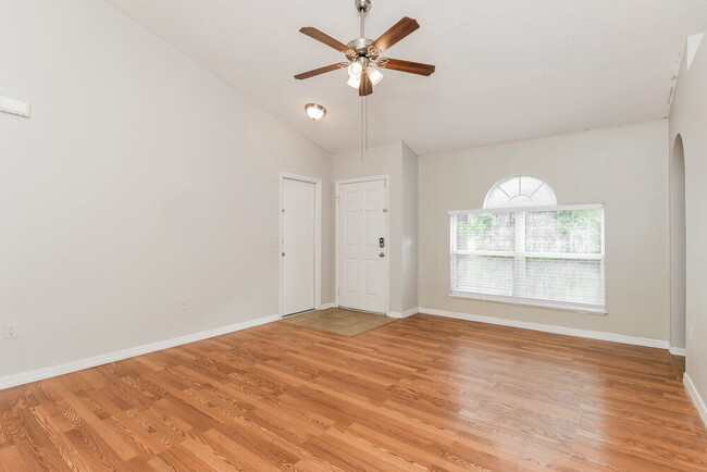 Photo - 3119 Whispering Trails St