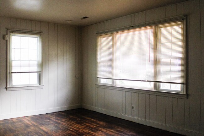 Photo - 2019 S Whitehill Dr