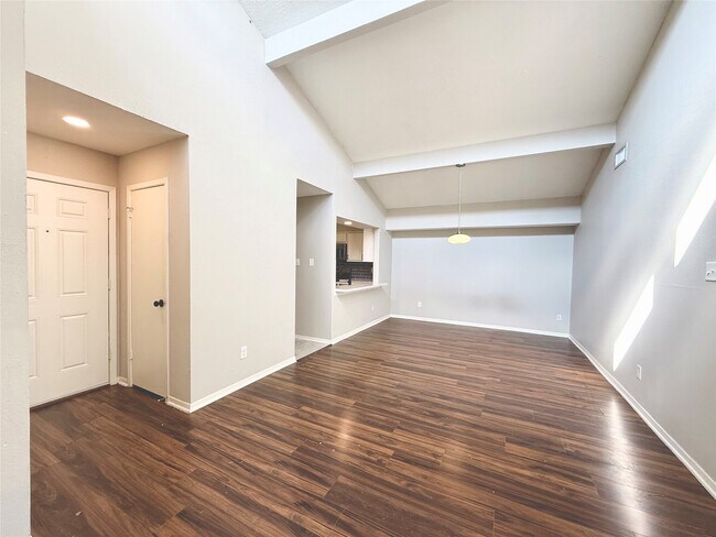 Photo - 4223 Amir St