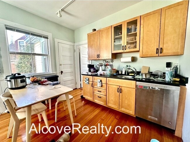 Photo - 77 College Ave Unidad 1