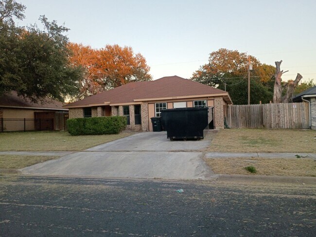 Photo - Beautifully Remodeled 4 Bedroom + Office H...