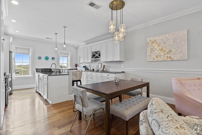 Building Photo - 8 Gates St Unit PH Rental