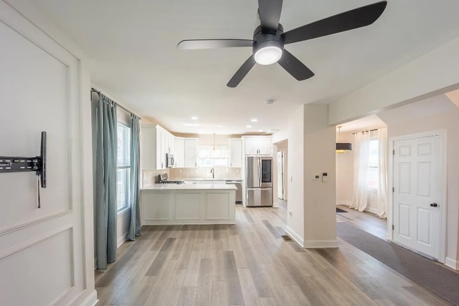 Photo - 582 Gilbert St