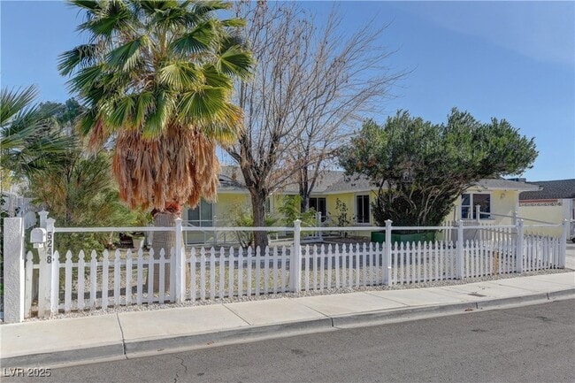 Photo - 5248 Rambling Rd