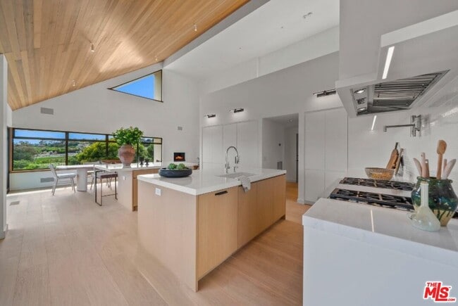 Photo - 27553 Pacific Coast Hwy