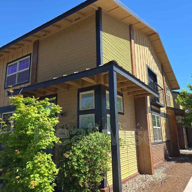 Building Photo - 738 W Antler Ave Unit 4