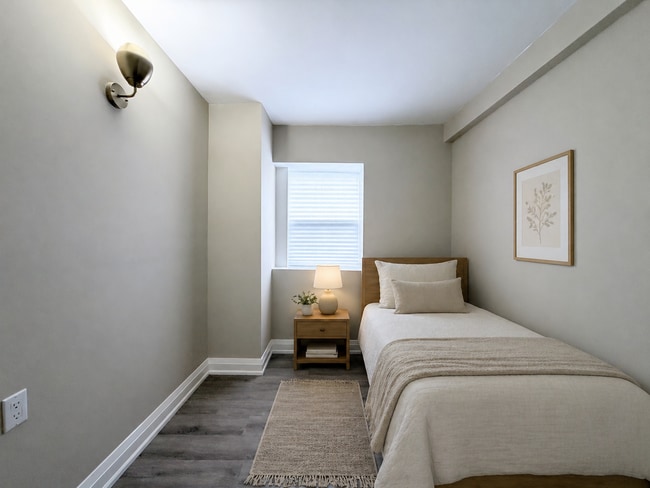 Photo - 332 East Avenue N