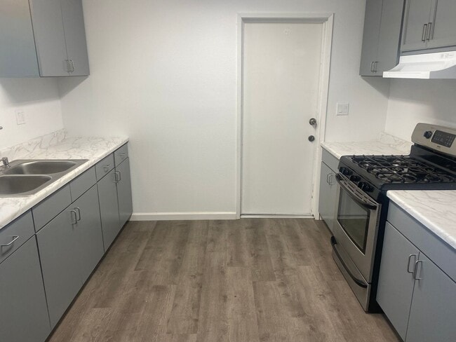 Photo - 3 bedroom 2 bathroom in Tulare!
