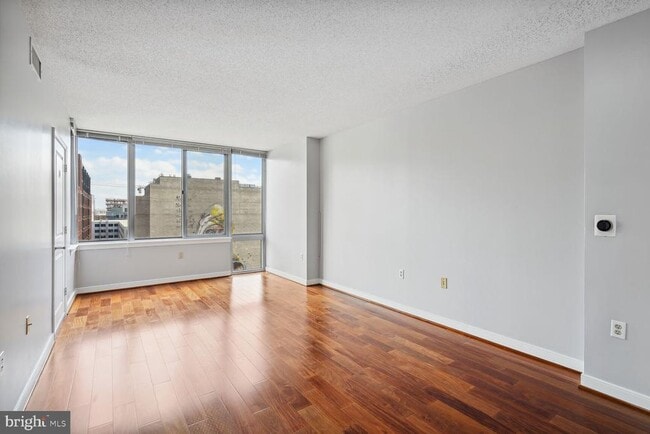 Building Photo - 555 Massachusetts Ave NW Unit 1110