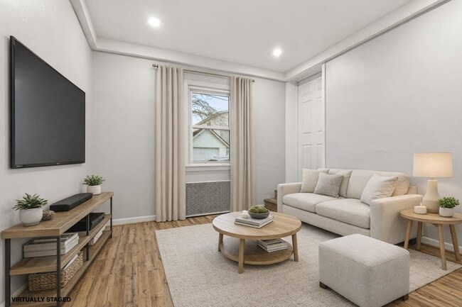 Building Photo - 320 Clarendon St Unit 1