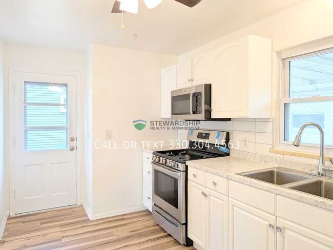 Photo - 1150 Valleyview Ave SW