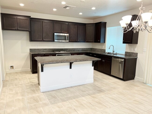 Photo - 3 Bedroom / 2.5 Bath In Tanglewood Gated Community