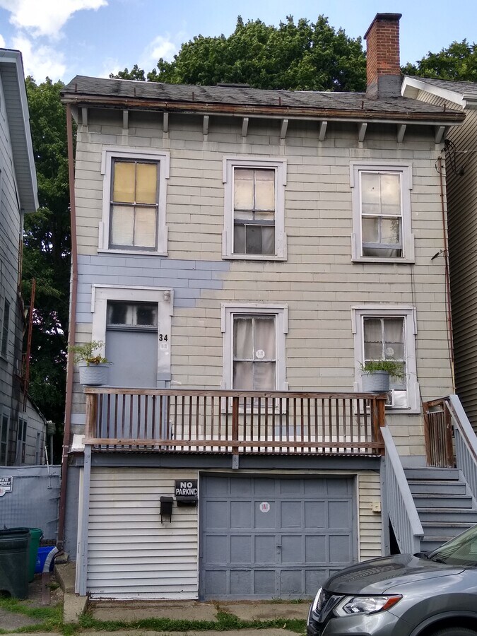2 -bedroom 1st floor apartment - 34 Gifford Ave Unit 1st floor