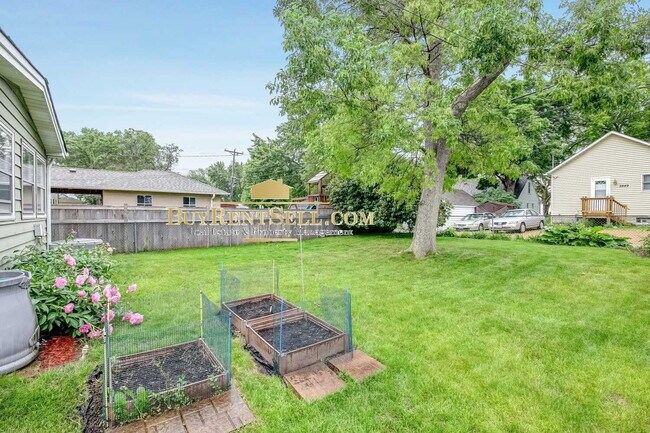 Photo - Charming 4-Bed Oasis with Gleaming Hardwood Floors – Your Dream Home Awaits in St. Louis Park!