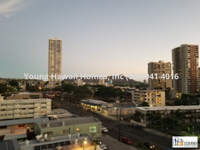 Building Photo - Nice Studio unit located behind Puck's Alley and close to UH. Water & Sewer included.