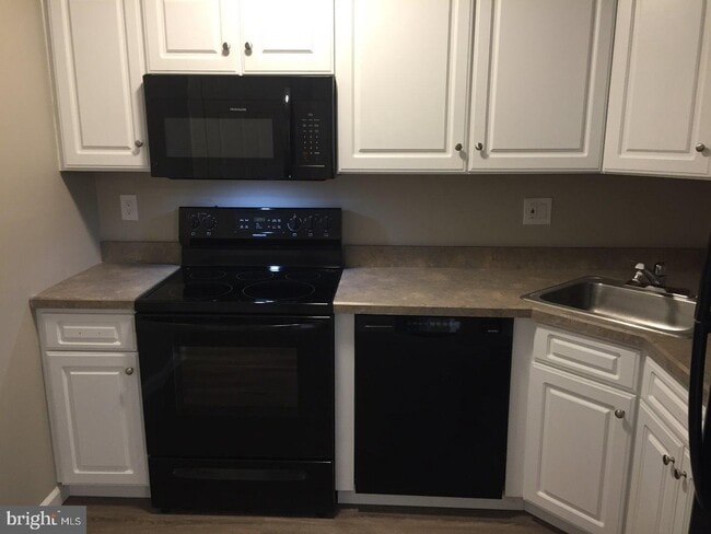 Photo - 1402 Huntingdon Mews Unit 1402