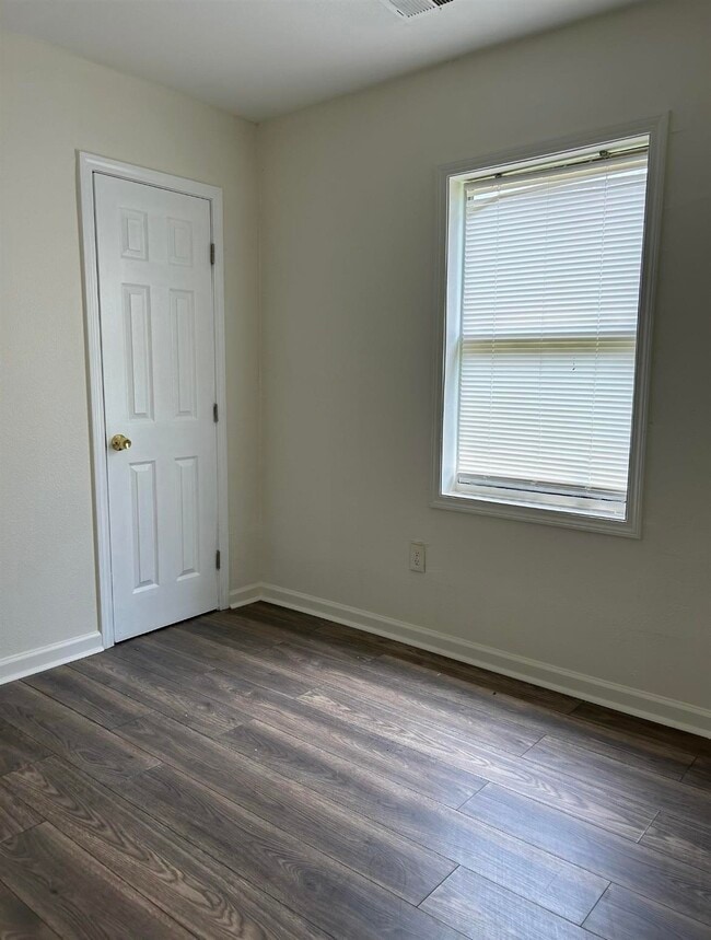 Photo - 1397 Michigan St