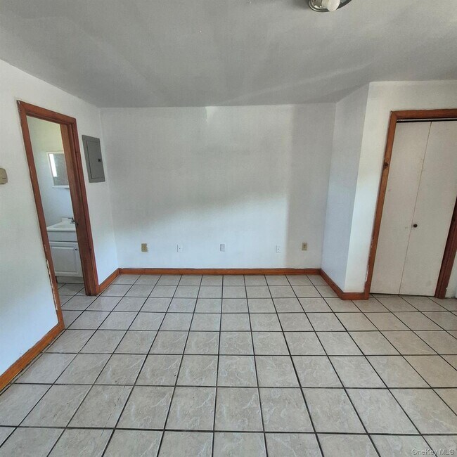 2071 Ulster Ave Unit 4