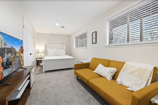 Building Photo - 1232 S Dinsmore Trail Unit ID1221881P Rental