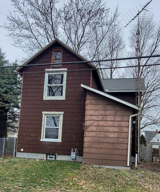 Building Photo - 717 Forest Ave Rental