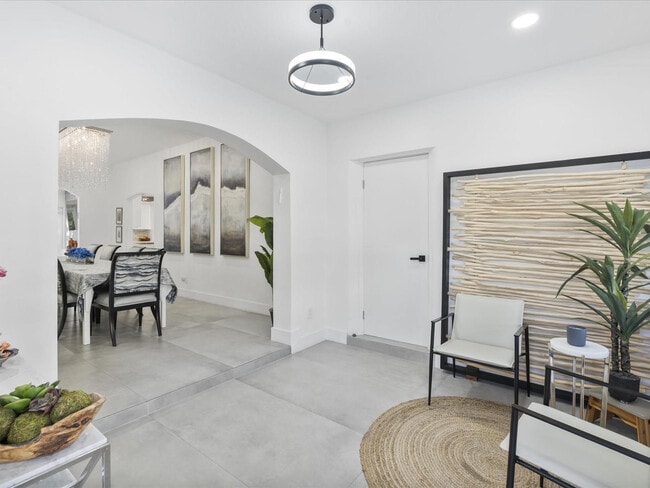 Photo - 9232 Harding Ave