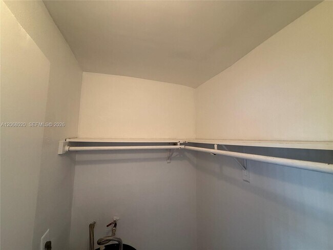 Photo - 5168 NE 6th Ave Unidad 407