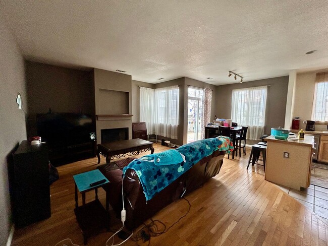 Photo - 3Bed/3Bath Home on Corner Lot with 2-Car Attached Garage