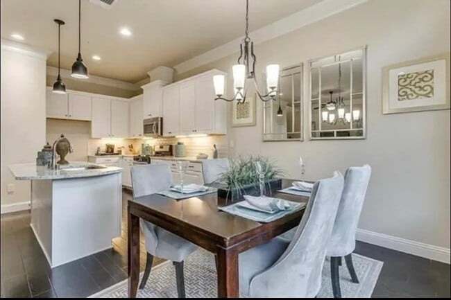 Photo - 580 Hampshire Dr