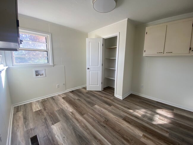 Laundry room - 3704 Aggie Rd