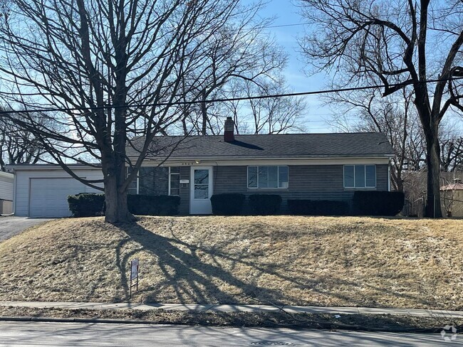 Building Photo - 3 Bedroom House W/ Garage