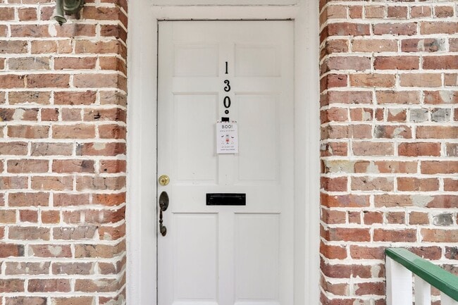 Photo - 2 BED | 2 BATH | PRIVATE DECK | HISTORIC DISTRICT | AVAILABLE MAY 2026