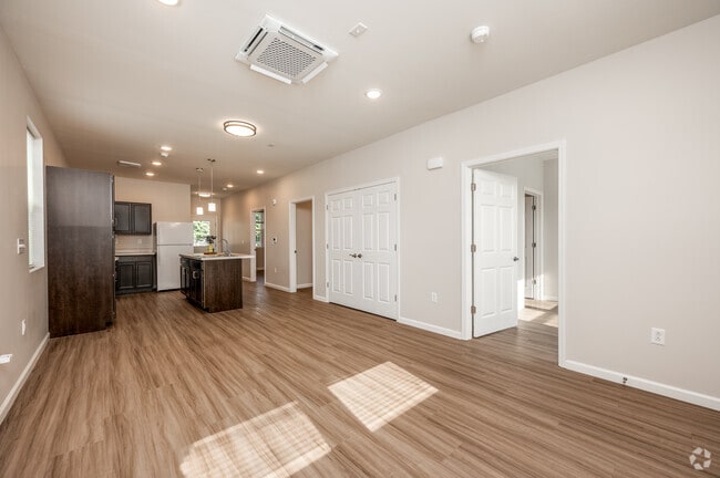 2BR, 2BA - 928SF - Living Room