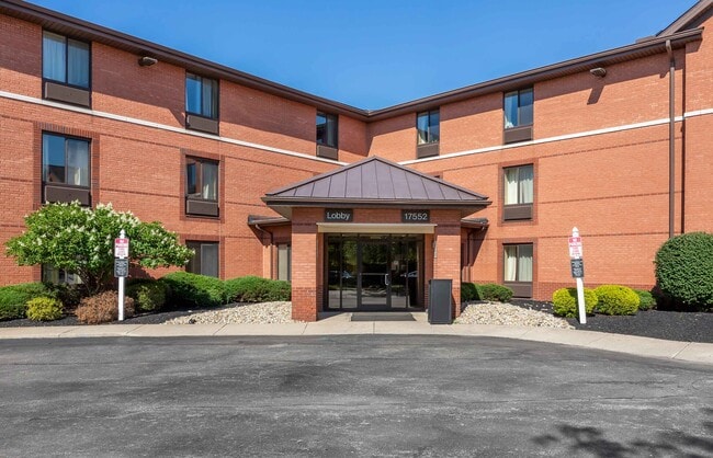 Building Photo - Furnished Studio-Cleveland - Middleburg He... Rental