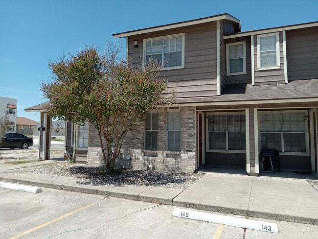 Building Photo - Las Villas Townhomes