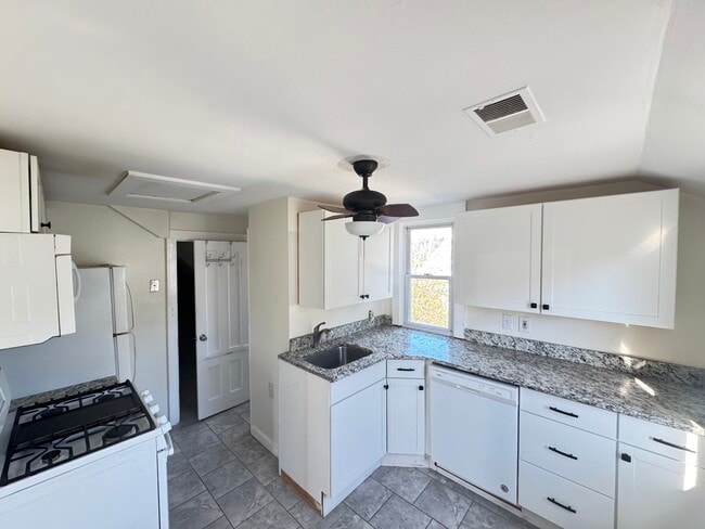 Photo - 103 Center St