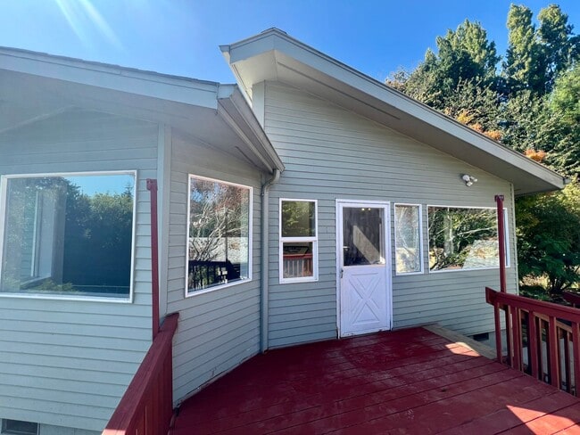 1338 Oregon Ave