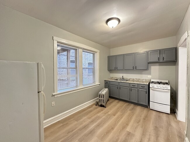 Photo - 4827 N Springfield Ave Unidad A2