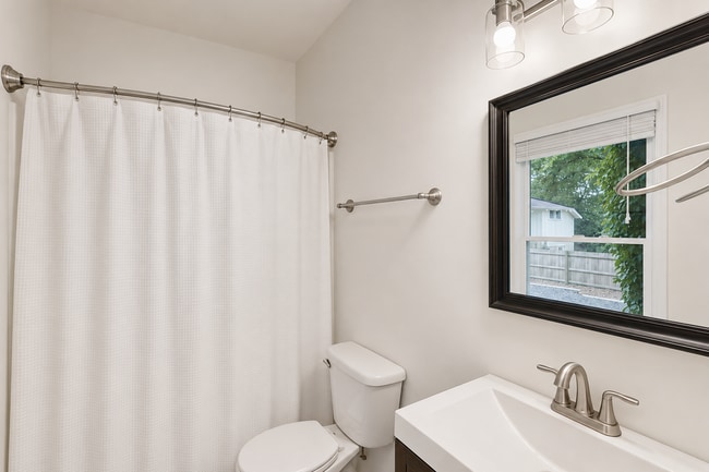Photo - 865 White St SW