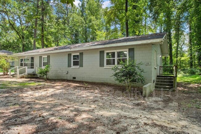 Building Photo - 719 Woodland Rd