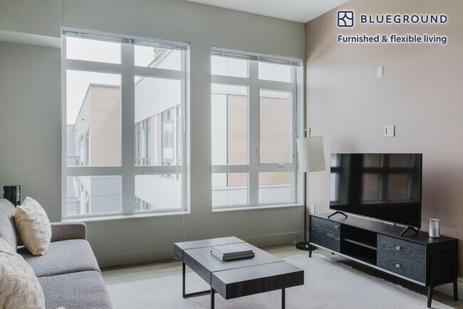 Photo - 104 12th Ave Unidad FL7-ID756