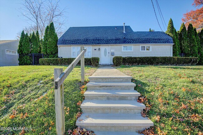 980 Woodgate Ave