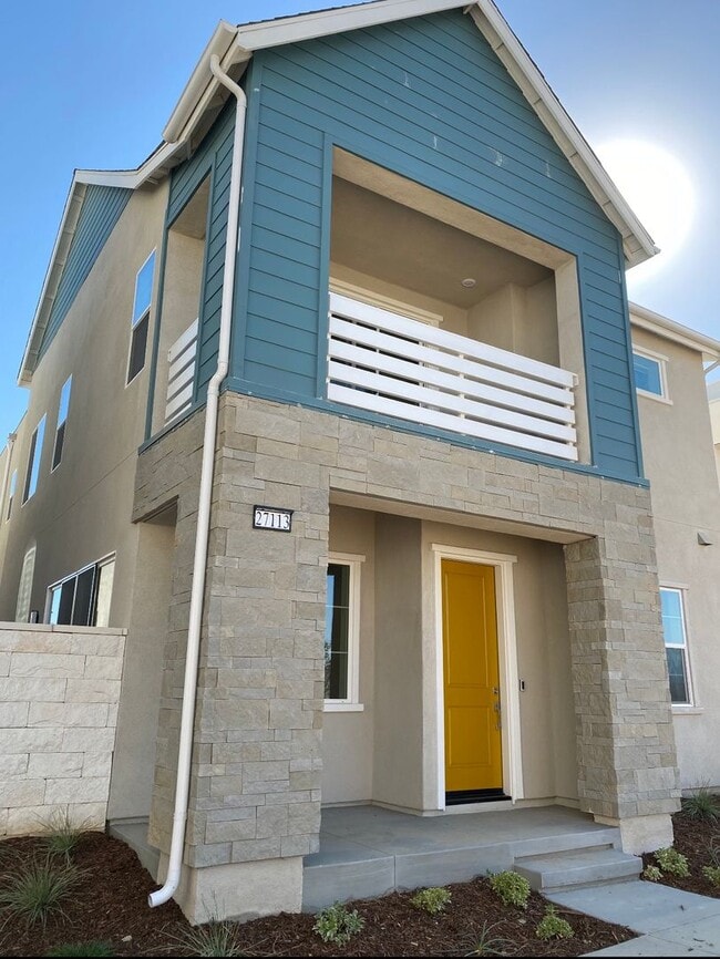 Photo - 4-Bedroom Home Available NOW in Valencia's Five Points Community!