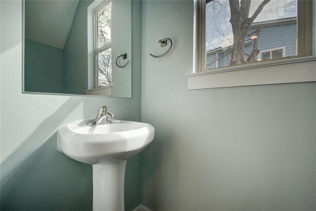 Photo - 1608 Miriam Ave Unit B