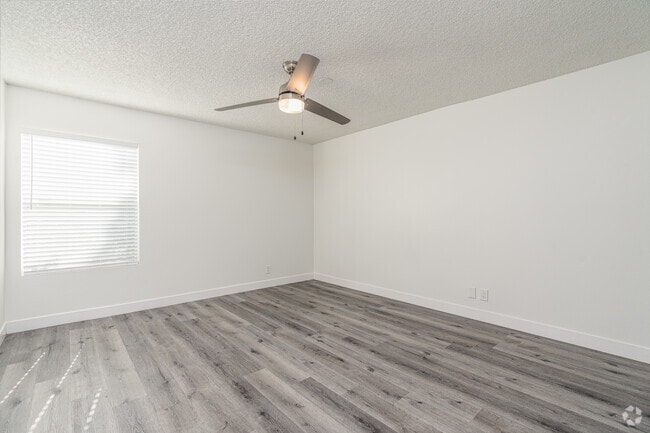 1BR, 1BA - 864SF - Bedroom