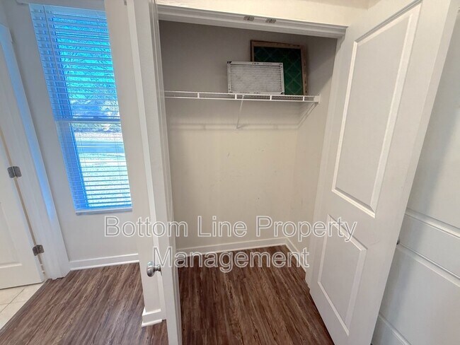 Photo - 706 Anglin Forest Way