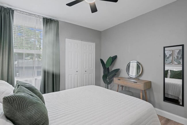 138 1/2 Oneida Street-SI ID1578526P