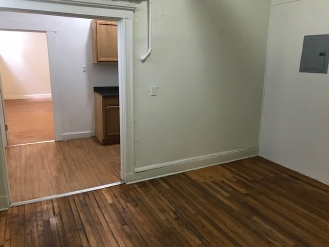 Photo - 2bed split unit in Allston is available in 9/1 No broker fee!
