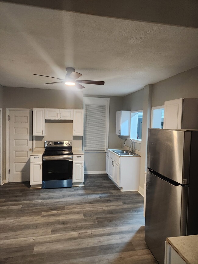 Photo - 147 Jucunda St