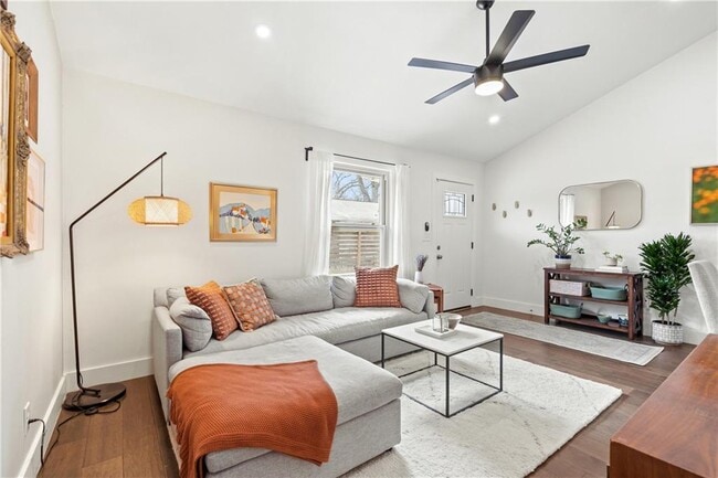 Photo - 4908 Rowena Ave Unit A